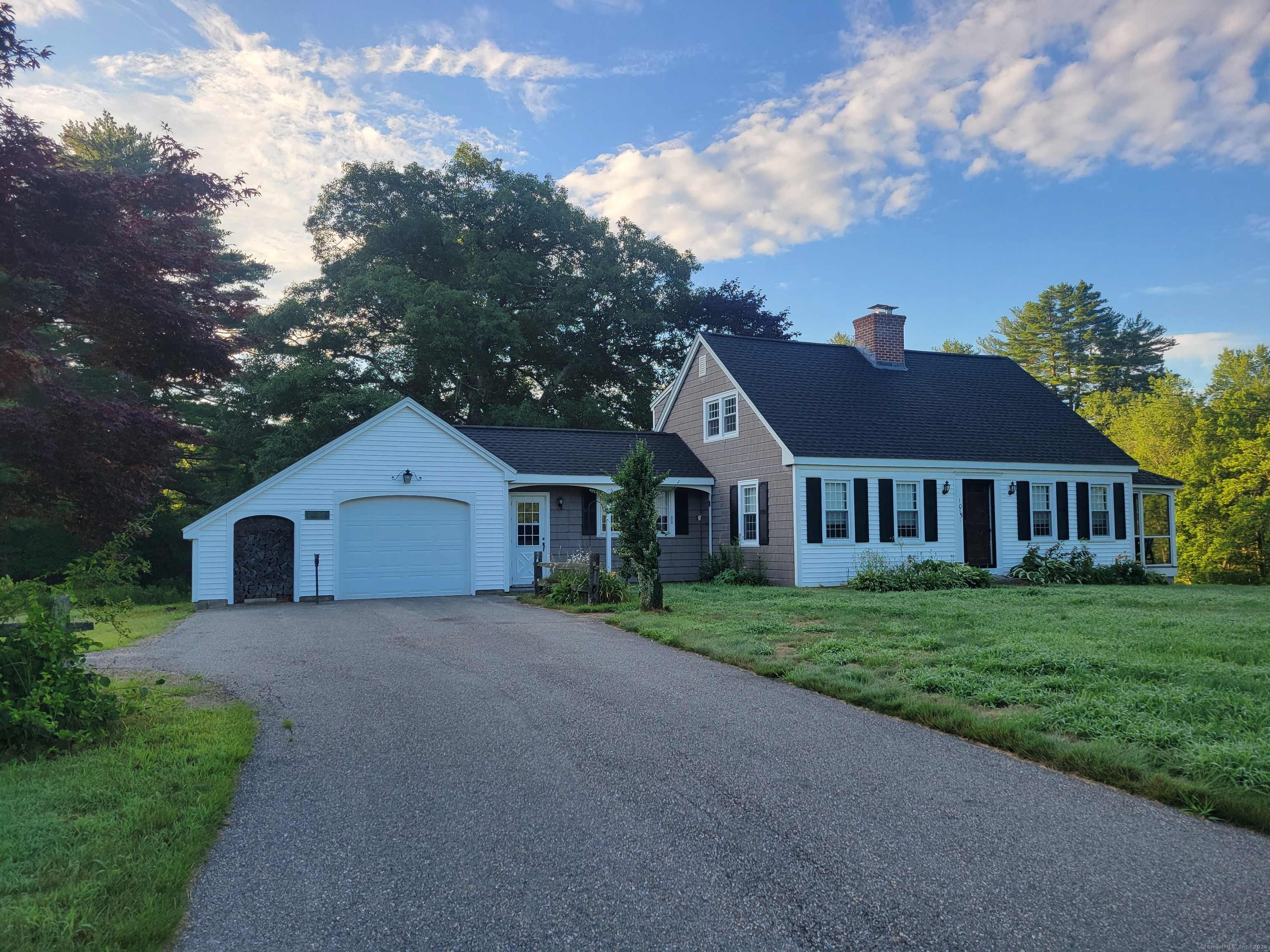 a view of a yard in front of a house with a big yard