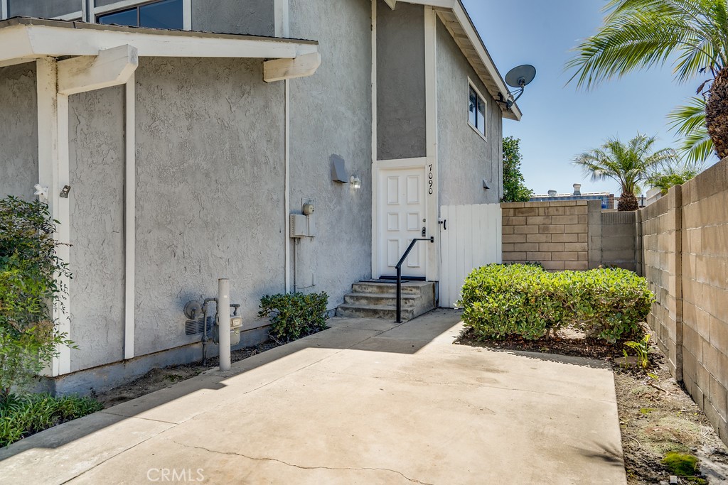 7090 Lisa Lane Unit 11 Westminster CA 92683 Compass