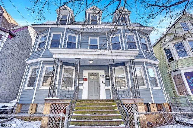 $2,000 | 142 Seymour Avenue, Unit 1L | Upper Clinton Hill