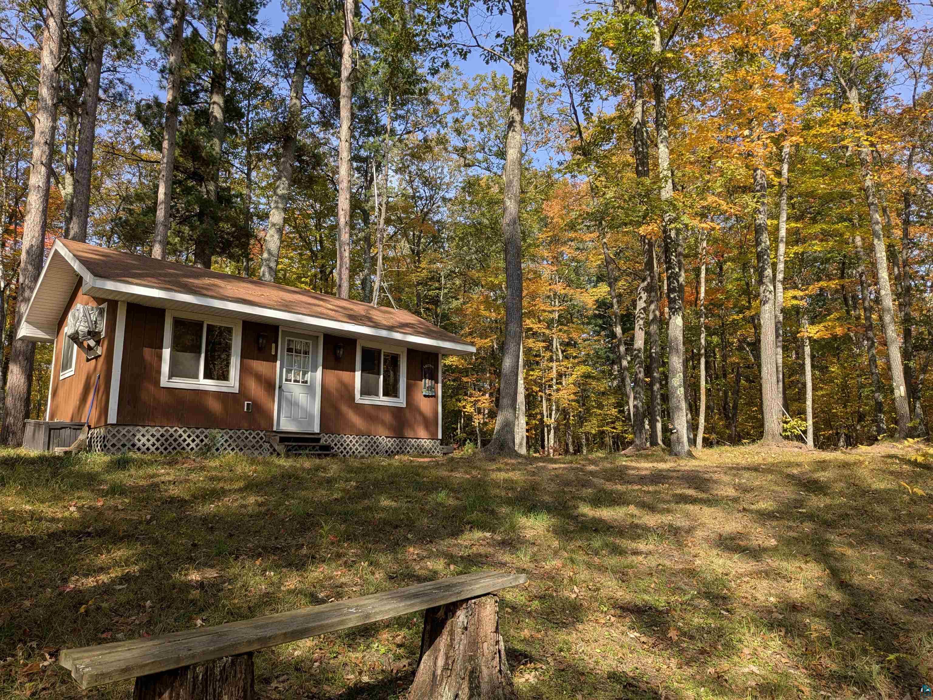 View of front facade featuring an outbuilding and a front yard