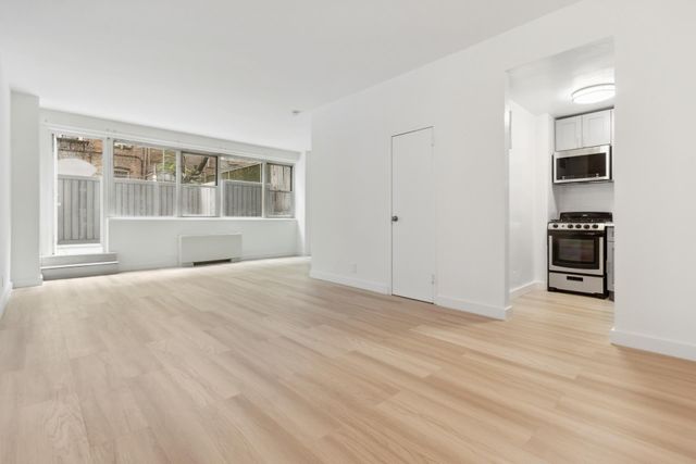 $3,500 | 321 East 48th Street, Unit 1C | Midtown East