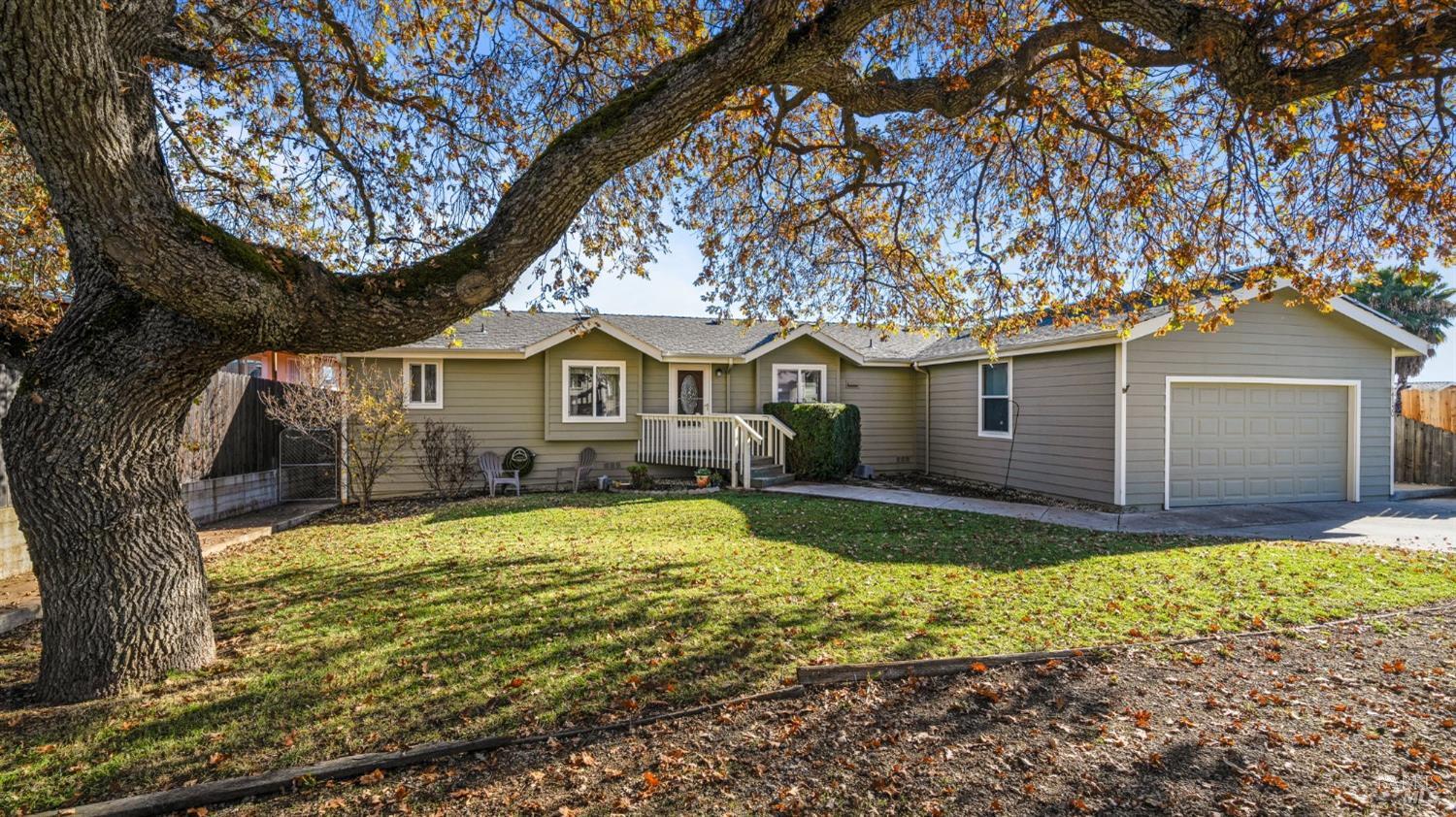 a front view of house with yard and garage