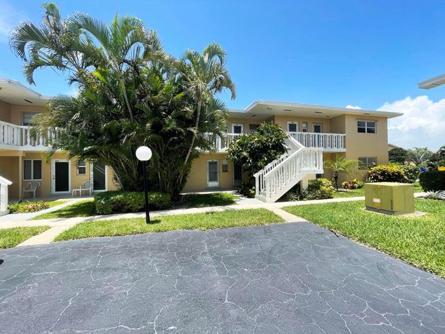 $129,900 | 2111 Northeast 1st Court, Unit 204 | Boynton Beach