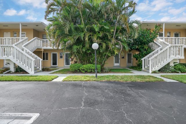 $127,900 | 2111 Northeast 1st Court, Unit 204 | Boynton Beach