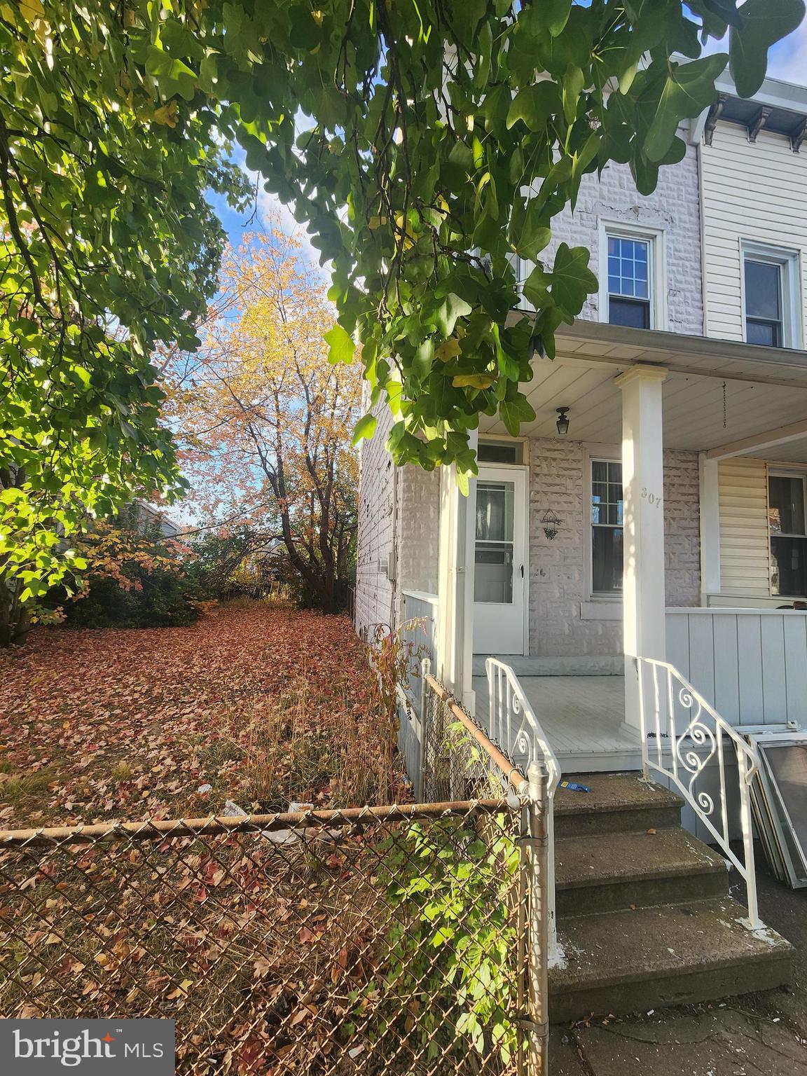 a front view of house with yard