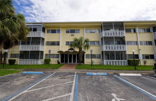 $1,800 | 16701 Northeast 14th Avenue, Unit 310 | Windward