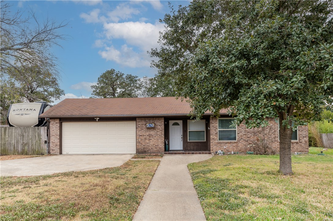 View of front of house with a garage and a front l