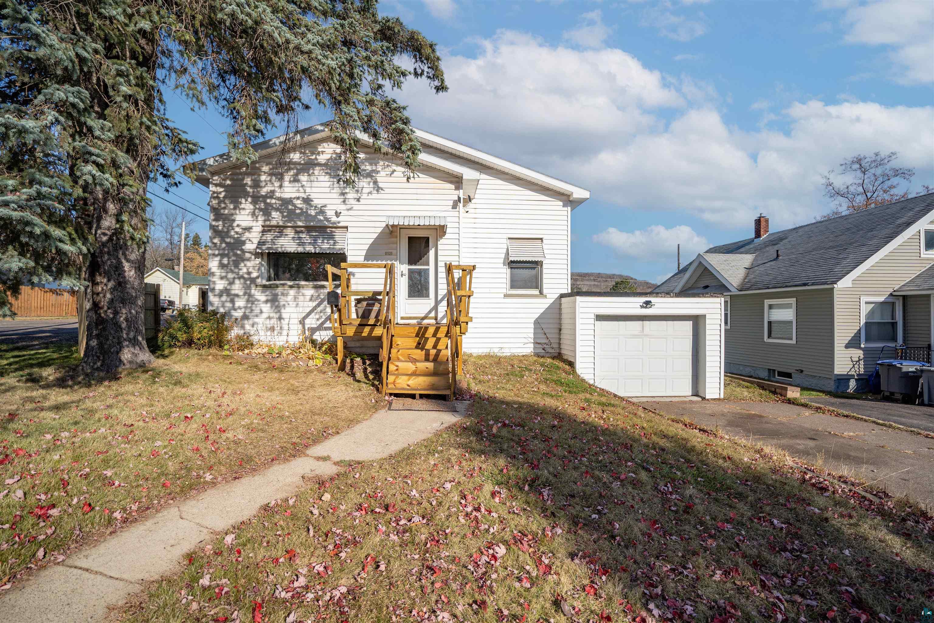 View of front facade with a front lawn and a garage