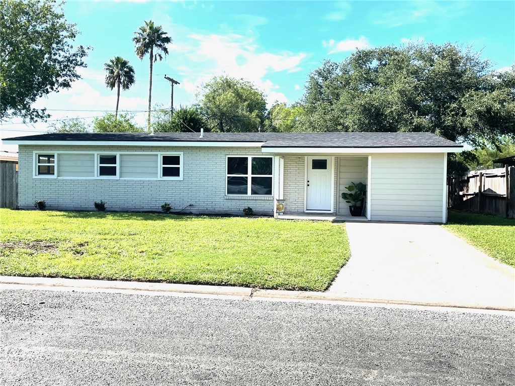 a view of house with a yard