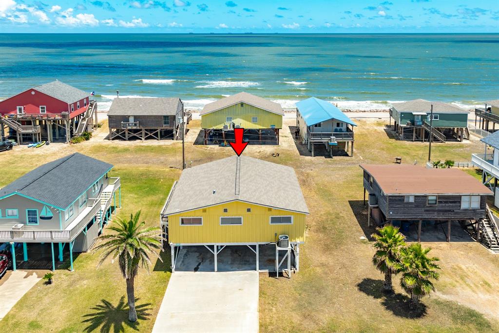 315 Seashell is a Signature Property with spacious yard, and is located in Surfside Beach with direct access to the beach and ocean views.