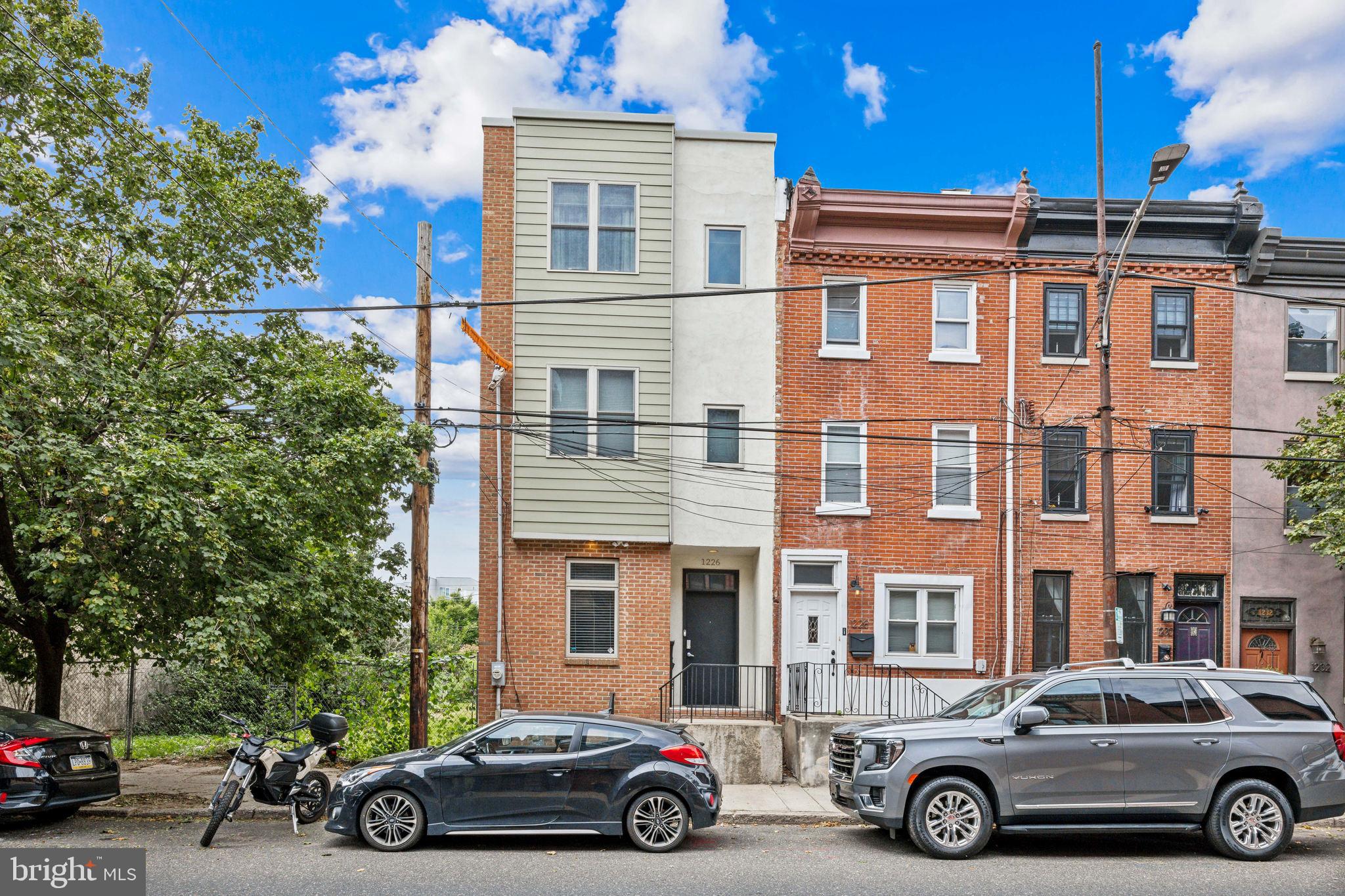 a car parked in front of a building