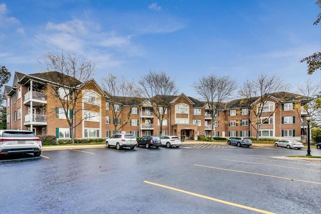 $484,900 | 2640 Summit Drive, Unit 110 | Glenview