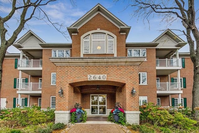 $484,900 | 2640 Summit Drive, Unit 110 | Glenview