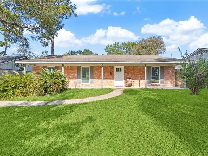 a view of a house with a backyard