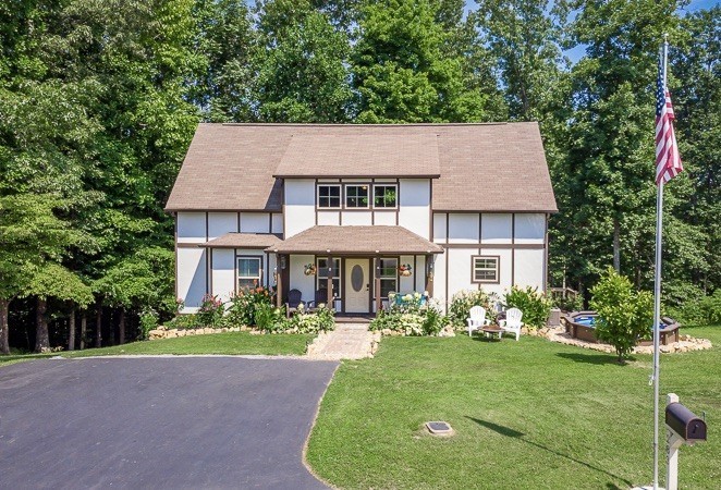 CHATEAU ST MICHELE IS A CHARMING HOUSE NEAR CENTER HILL LAKE