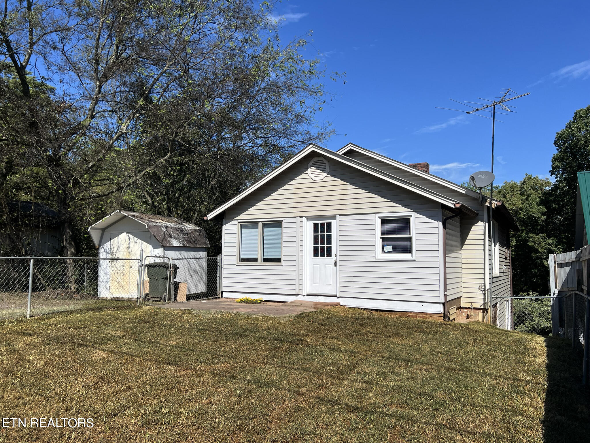 Fenced front yard