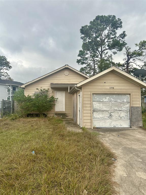 a view of a house with a yard and garage