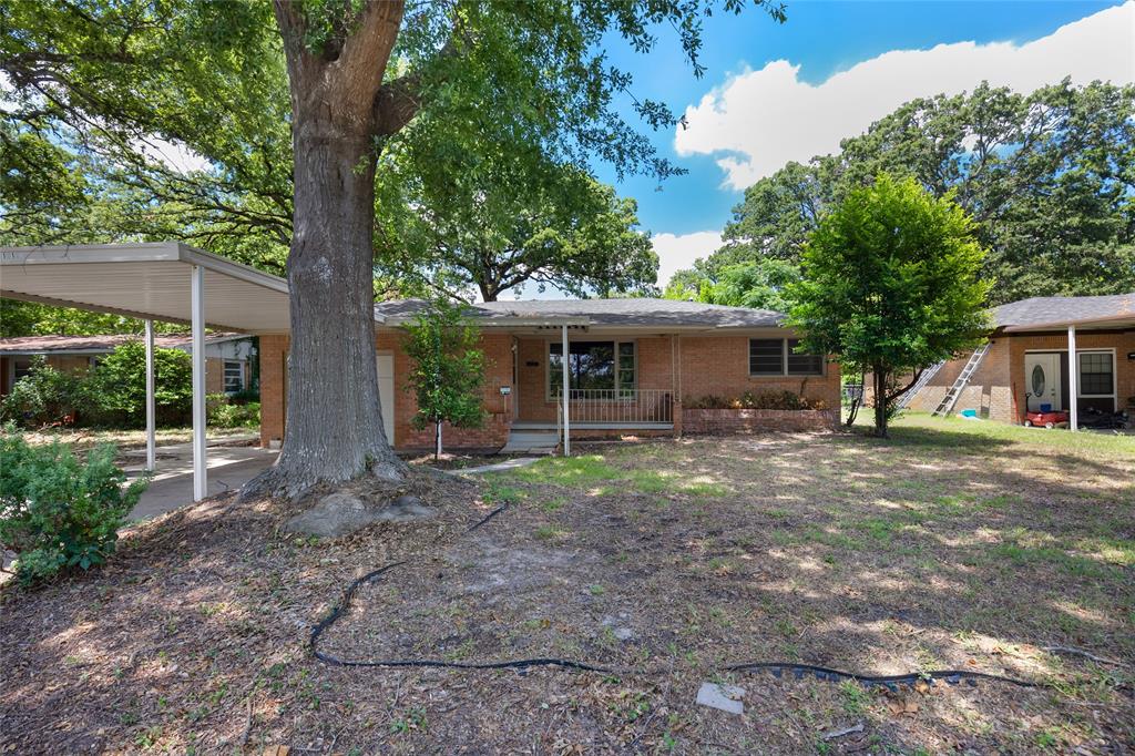 a view of a house with yard and a tree