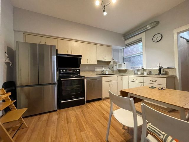 $3,400 | 35 St Paul Street, Unit 2 | Lawrence - Brookline