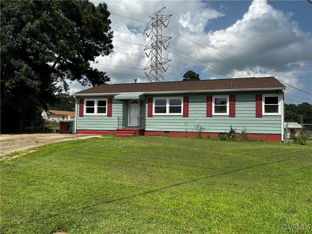 View of front of house featuring a front yard