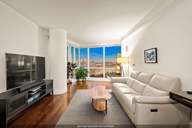 $1,055,000 | 77 Hudson Street, Unit 2106 | Colgate Center