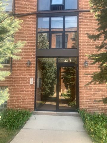 $1,350 | 2241 West Farwell Avenue, Unit 1D | West Rogers Park