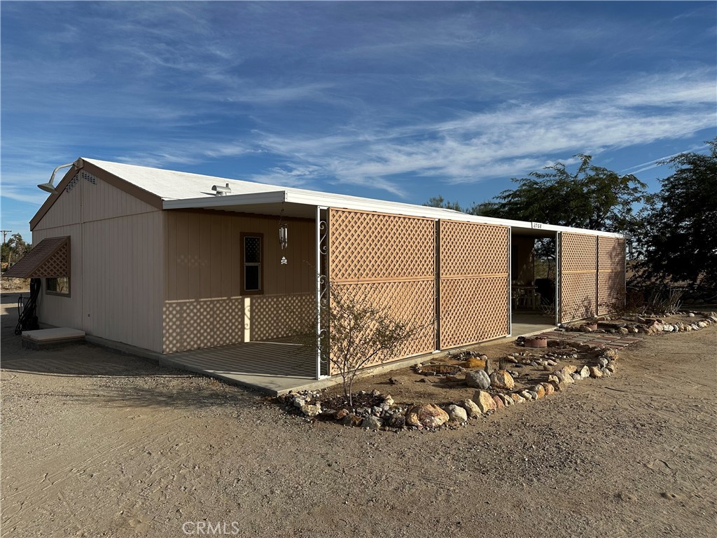 a view of a garage