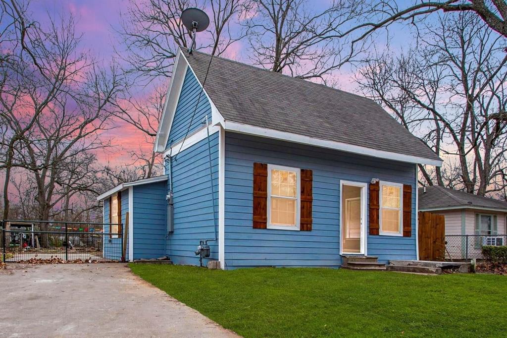 a front view of house with yard