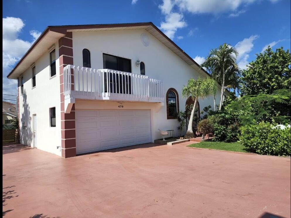 a view of a house with backyard and a tree