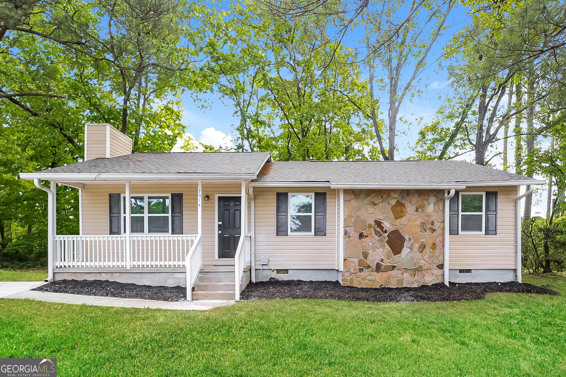 a view of a house with a yard