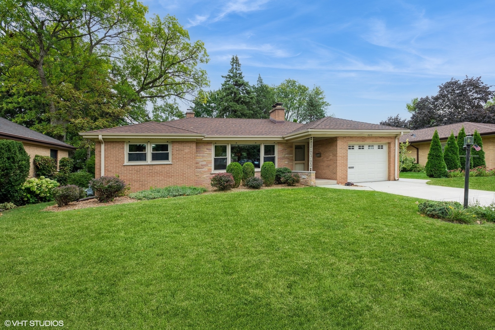 a view of a house with a backyard