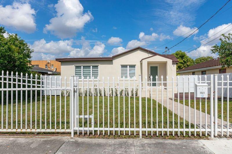 a view of a house with a backyard