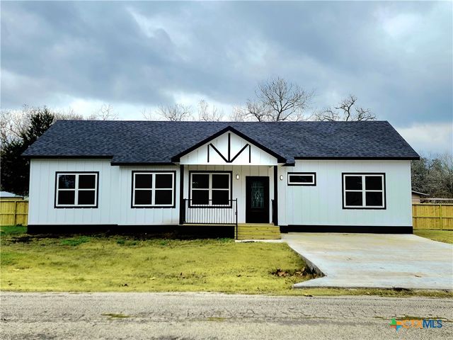 $290,000 | 501 Walnut Street | Yoakum