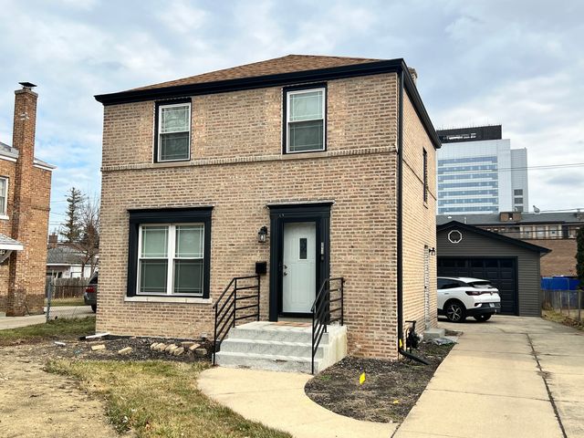 $330,000 | 2417 South 10th Avenue | Broadview