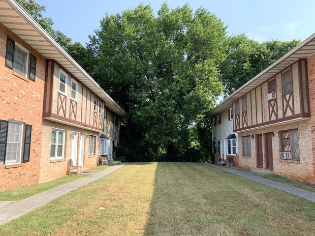 $949 | 1713 Roanoke Avenue Southwest, Unit 3 | Raleigh Court