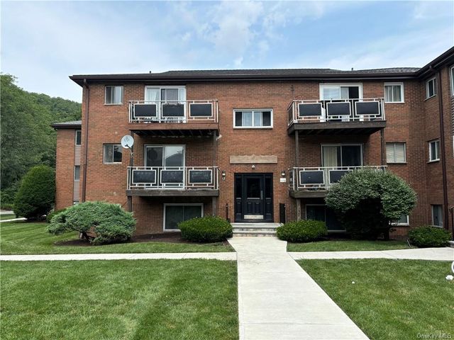 $199,900 | 17 Tanager Road, Unit 1702 | South Blooming Grove