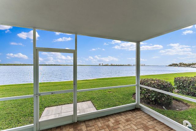 $549,900 | 60 Yacht Club Drive, Unit 102 | North Palm Beach