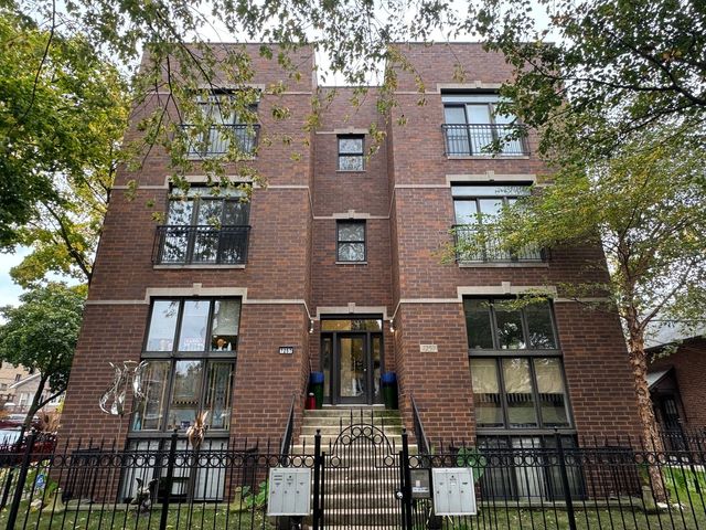 $319,000 | 7257 North Hamilton Avenue, Unit 3S | West Rogers Park