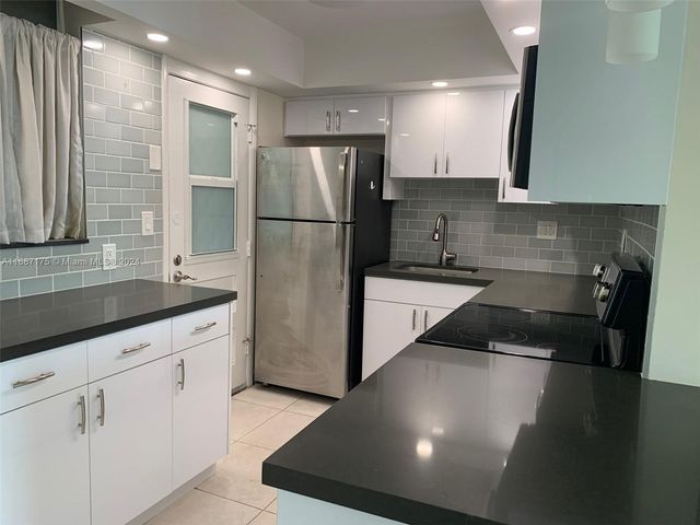 $2,300 | 2980 Point E Drive, Unit D114 | Aventura