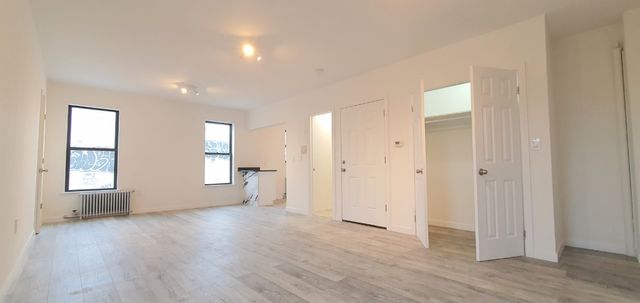 $3,000 | 316 McGuinness Boulevard, Unit 3R | Greenpoint