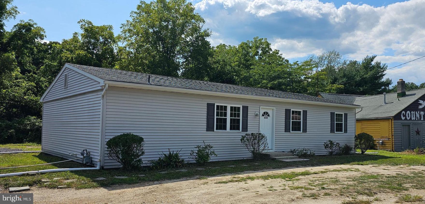 a view of a house with a yard