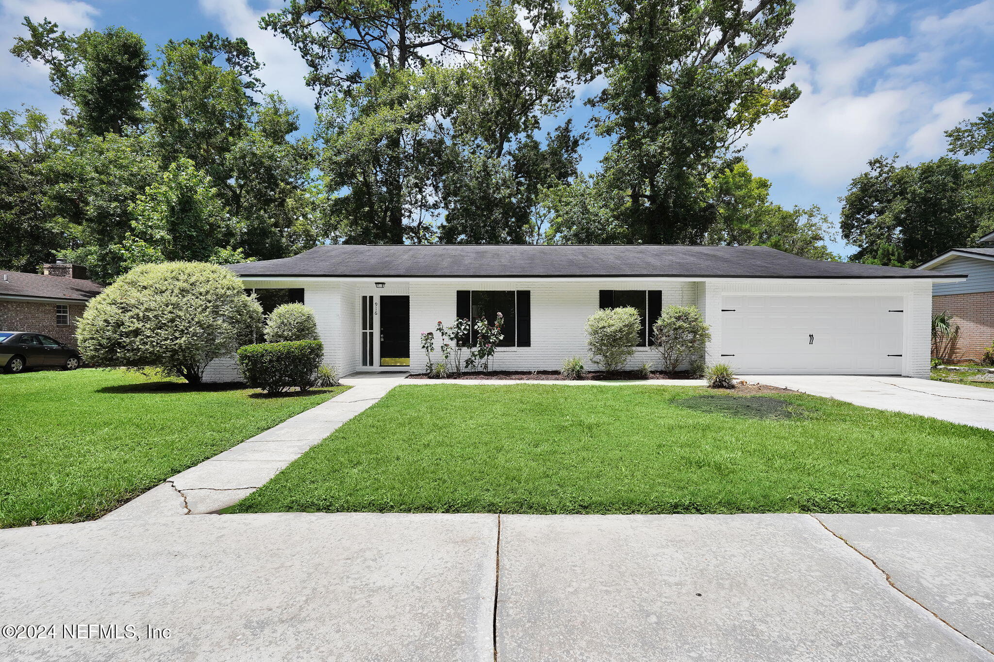 a view of a house with a backyard