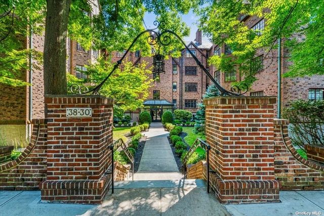 $4,000 | 38-30 Douglaston Parkway, Unit 2G | Douglaston