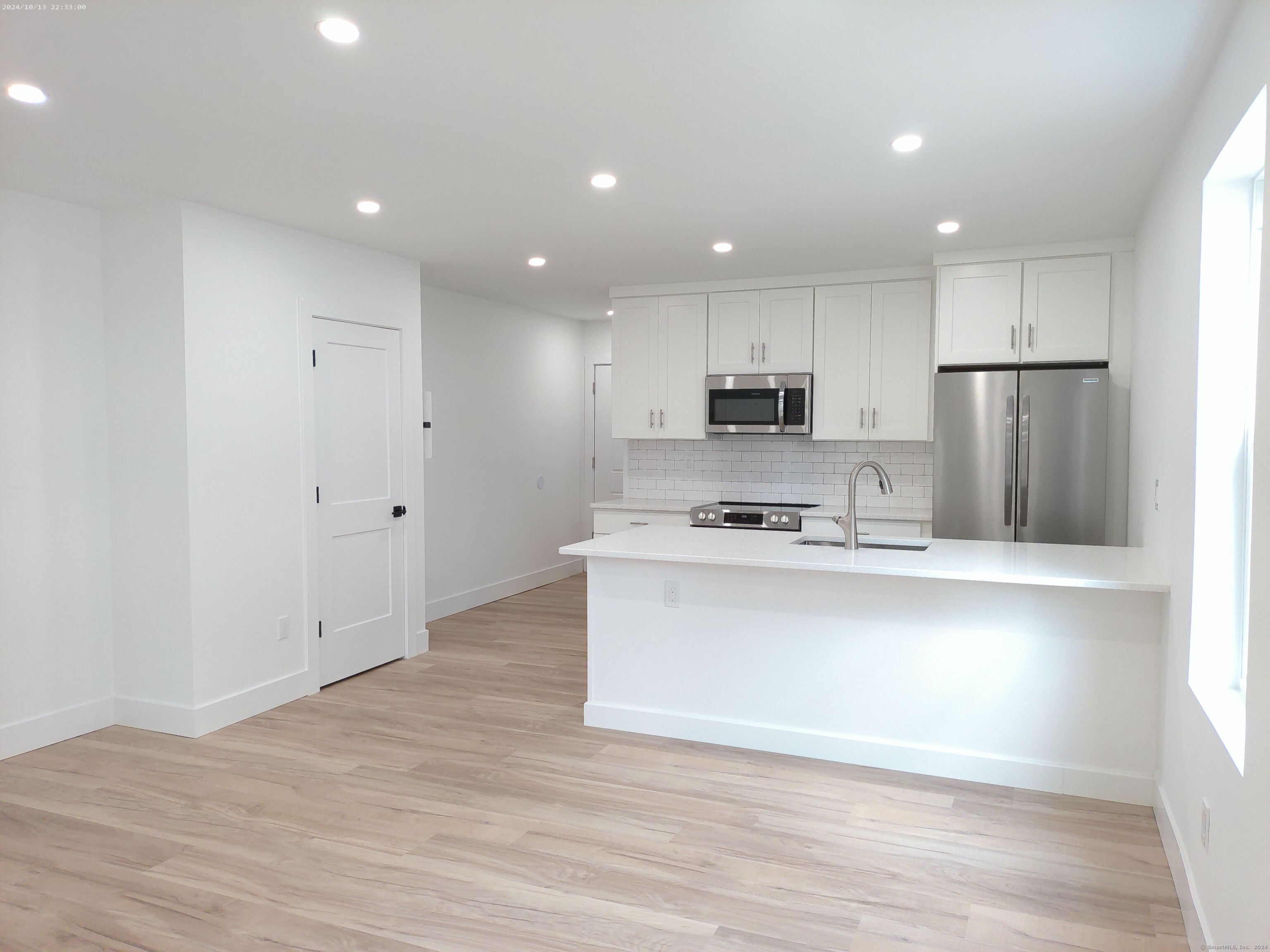 BEAUTIFUL brand new kitchen!