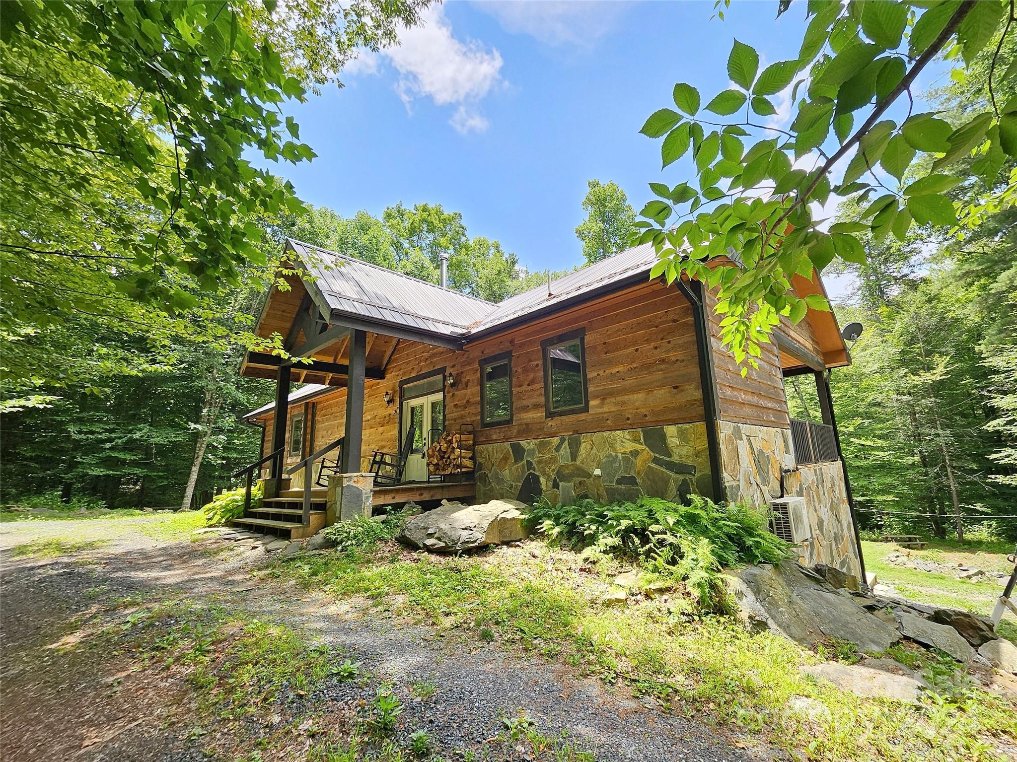 a view of a house with backyard