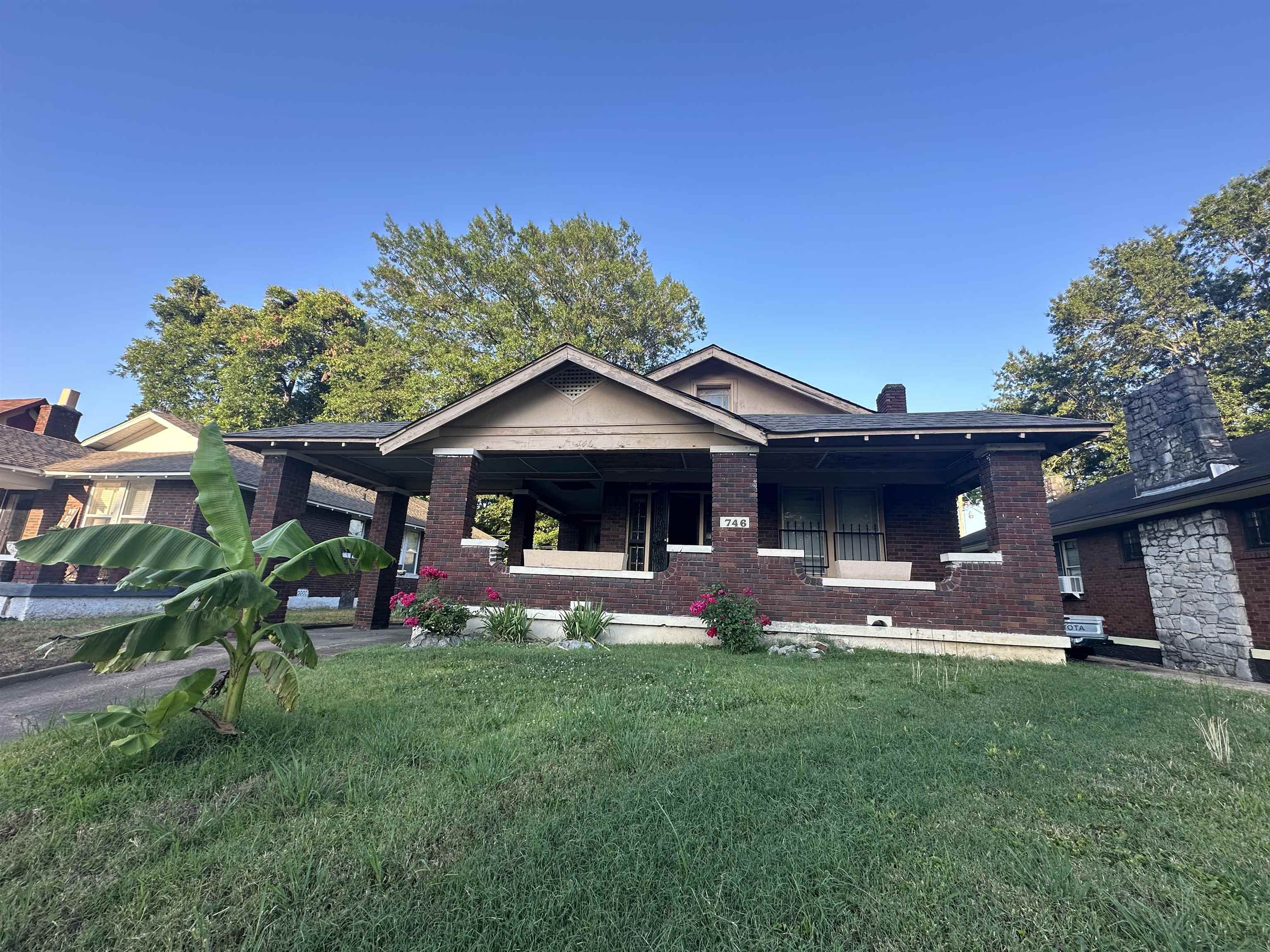 View of front of home featuring a front lawn