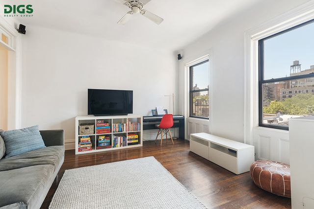 $899,000 | 170 West 89th Street, Unit 5C | Upper West Side