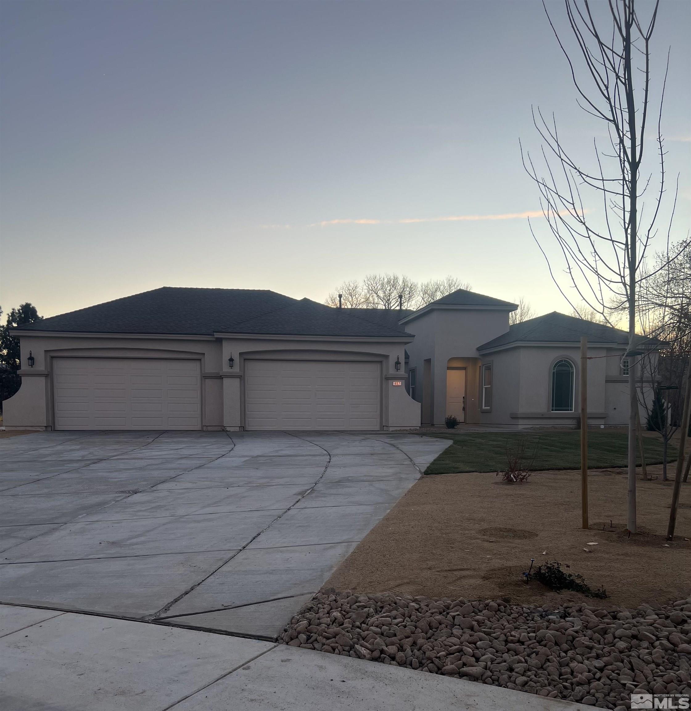 a view of a house with a yard