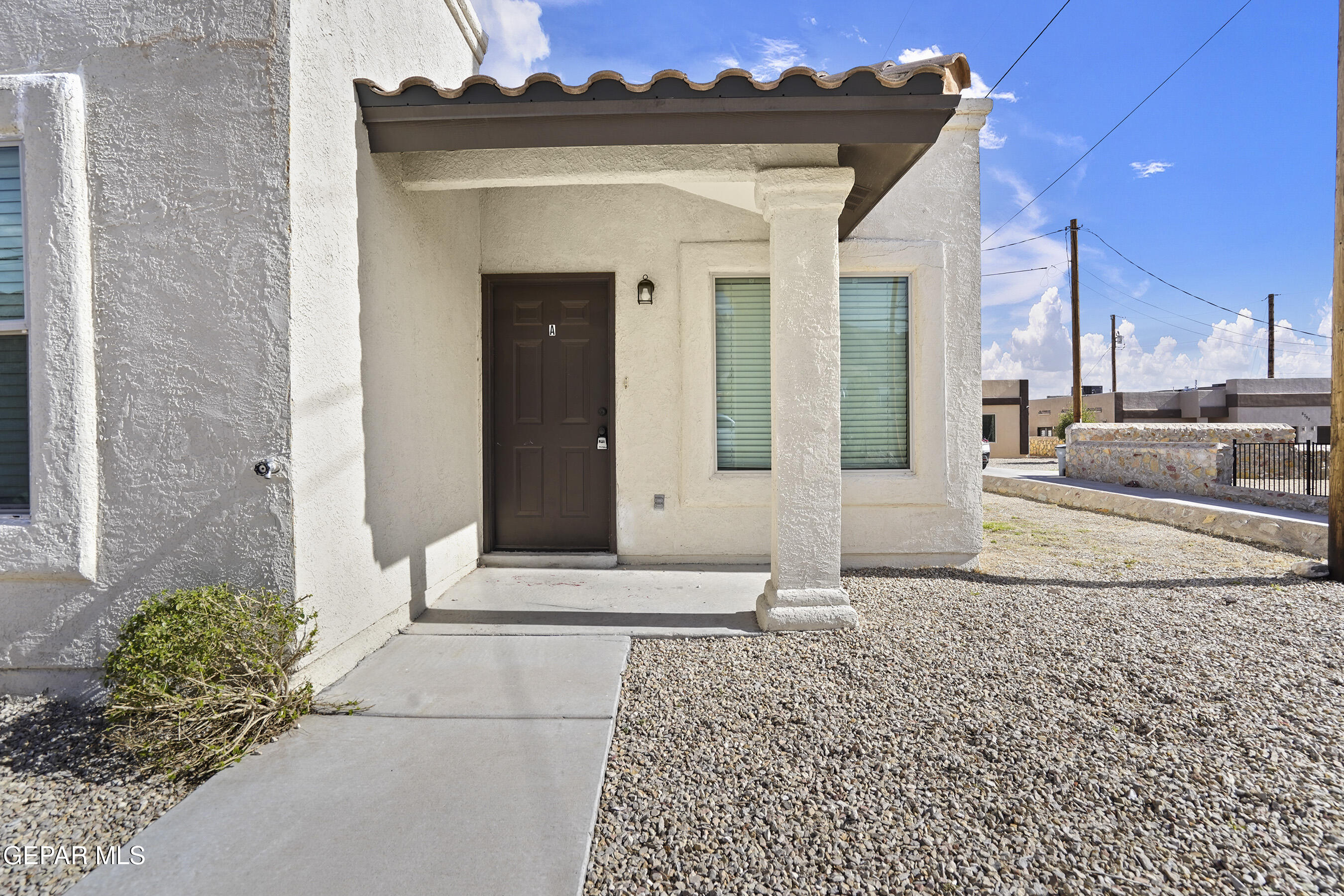 a entryway view with a outdoor space