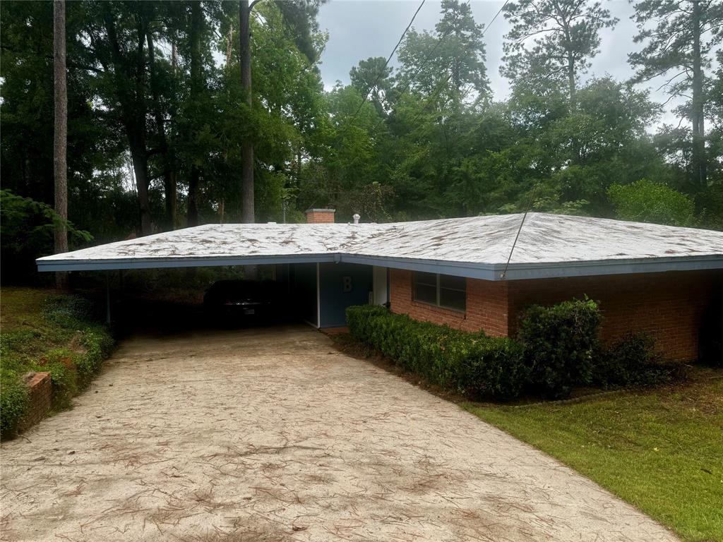 a view of house with swimming pool and yard